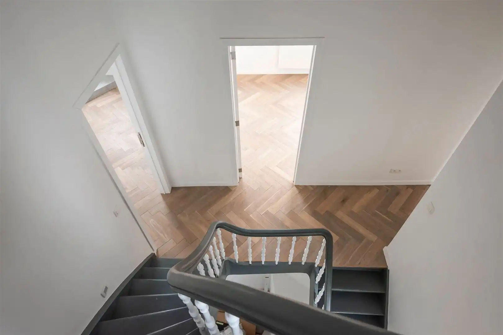 Majestueus burgerhuis met studio foto 34