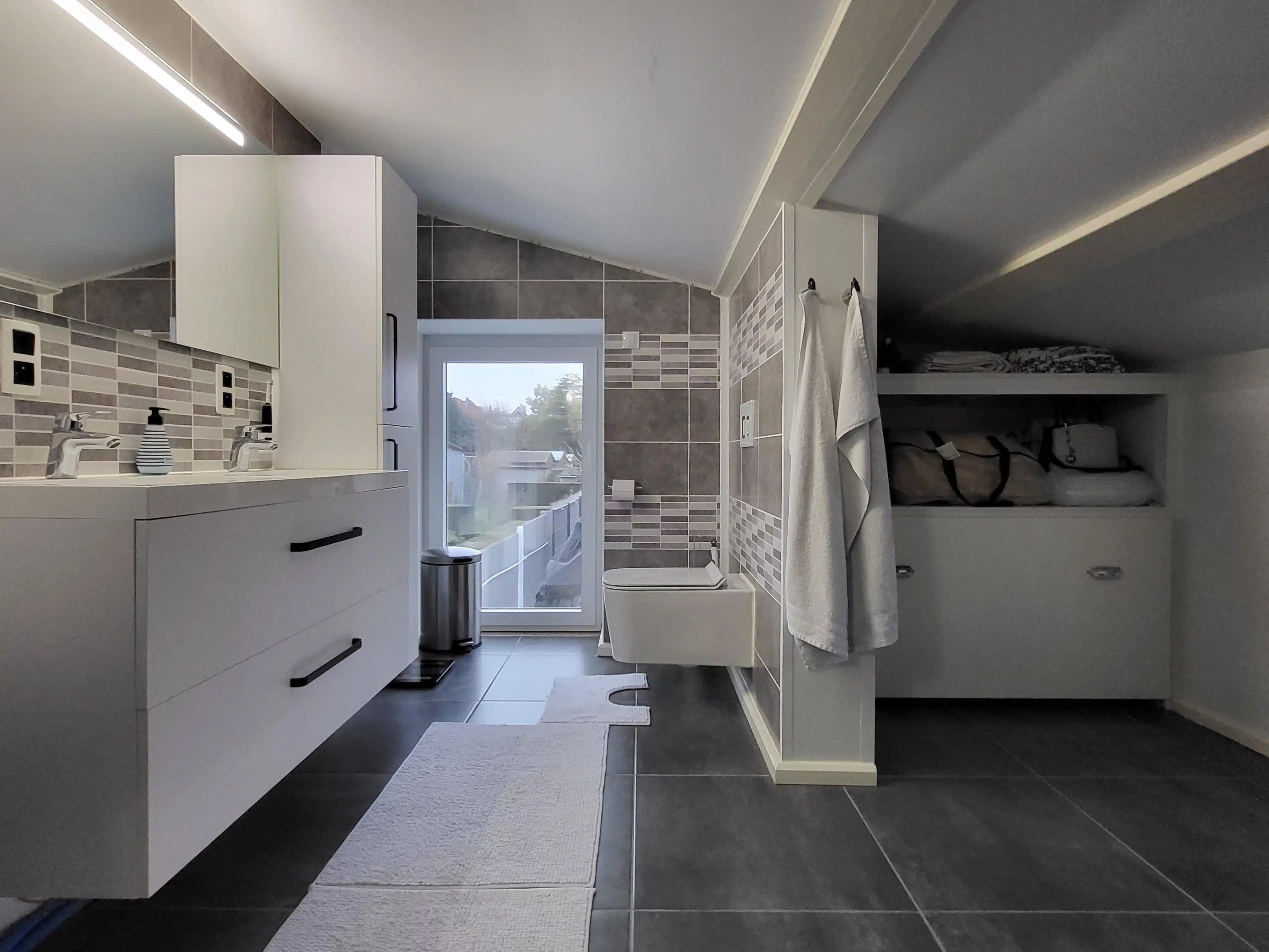 Deze charmante en verrassend ruime woning combineert karakter met hedendaags comfort en is gelegen op een perceel van 341 m² met een zuidwestgericht terras. foto 21