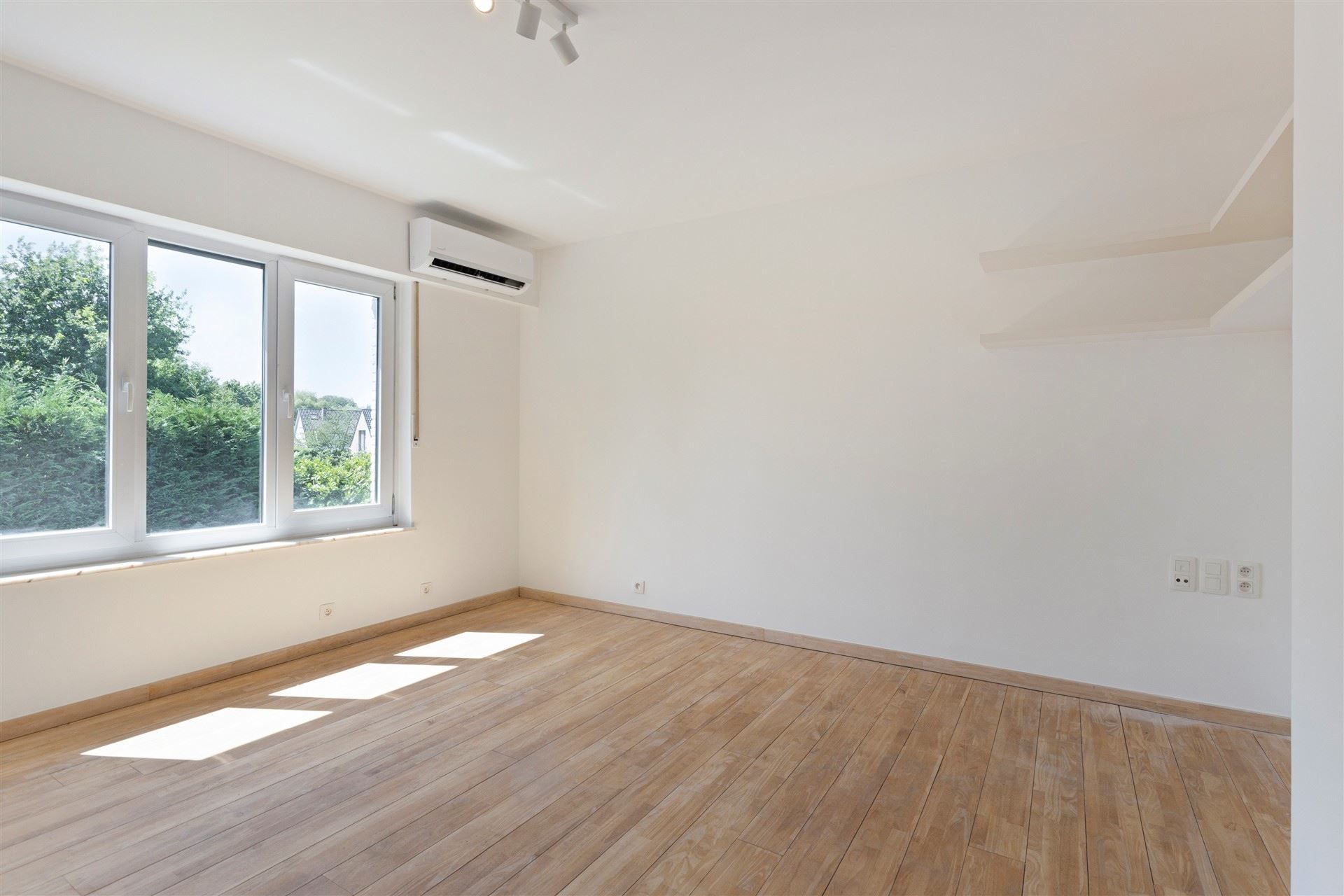 Top-notch gerenoveerde villa met 4 slaapkamers en 3 badkamers op 705m² met zuidtuin foto 32