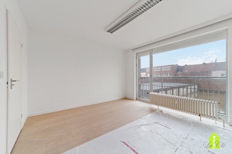 Sint-Andries, Energiezuinig lichtrijk prachtig appartement , 90m2  2 slpks en 2 zonnebalkons foto 4