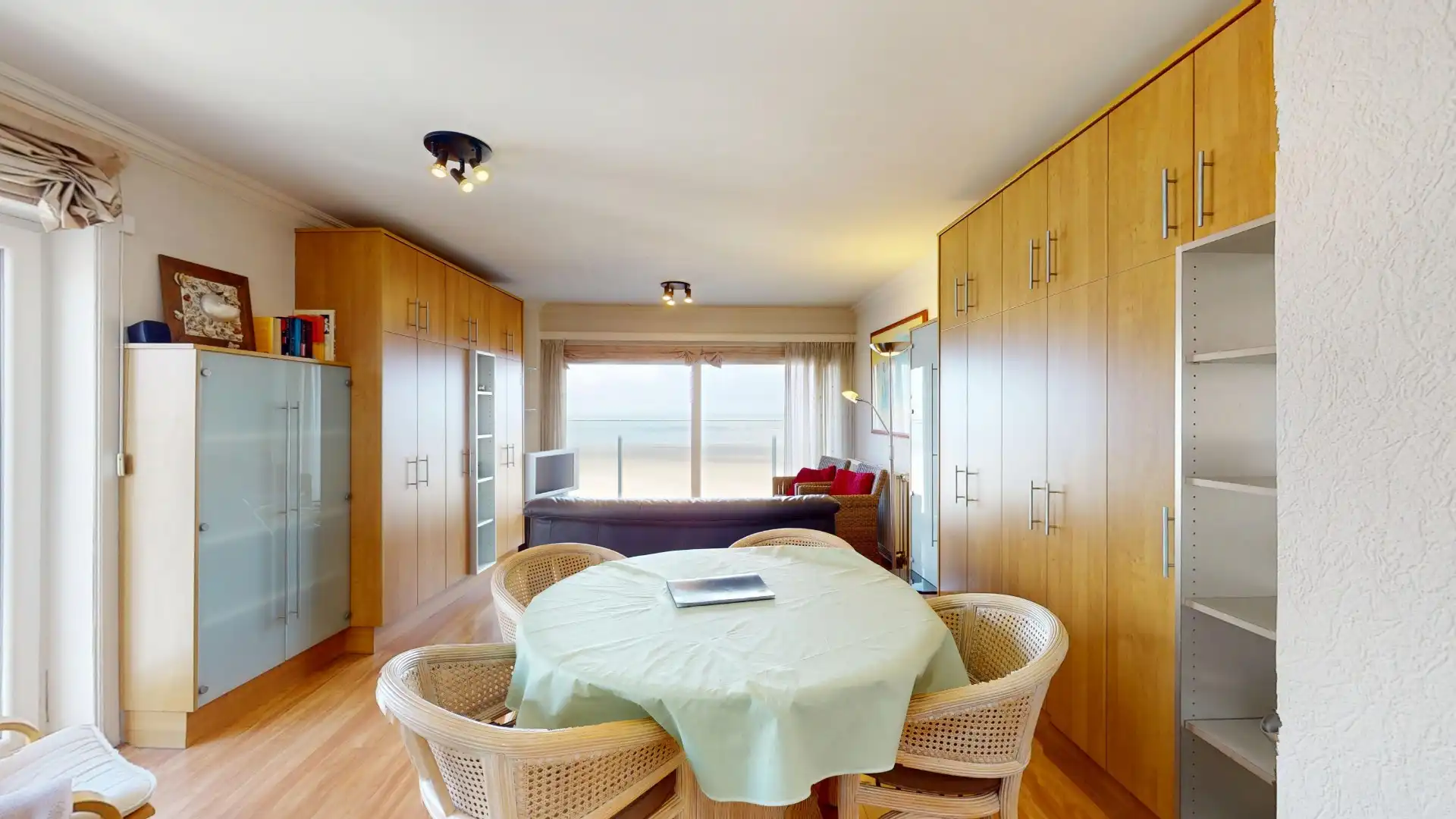 Mooi hoekappartement met frontaal zeezicht op de zeedijk in Heist foto 5