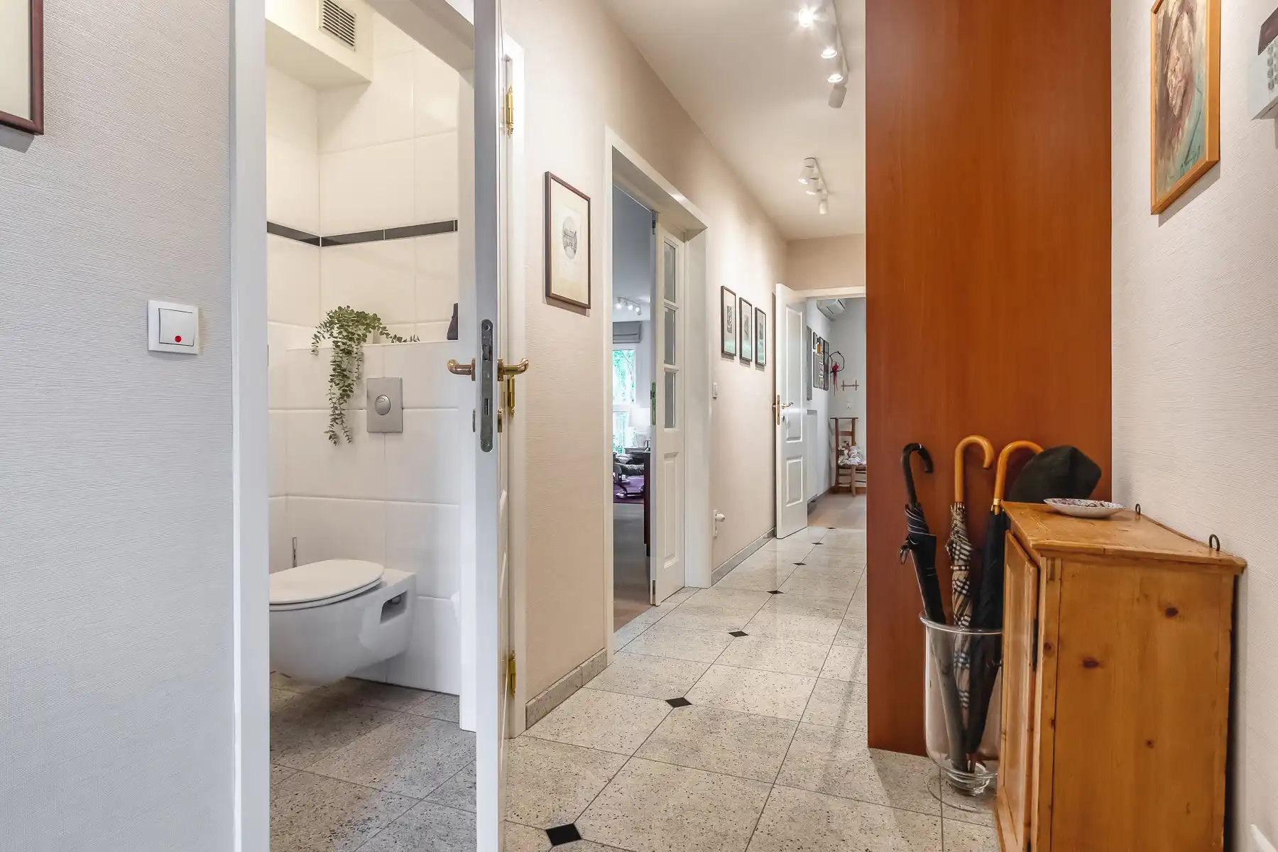 Investeringsappartement met 2 slaapkamers en dubbele garagebox foto 3