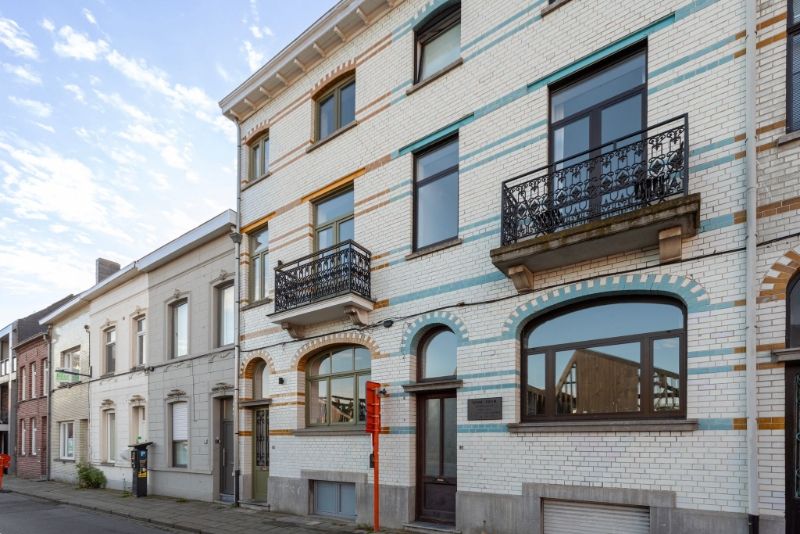 Roeselare : Unieke Burgerwoning in hartje Roeselare: historische charme met moderne luxe foto {{pictureIndex}}