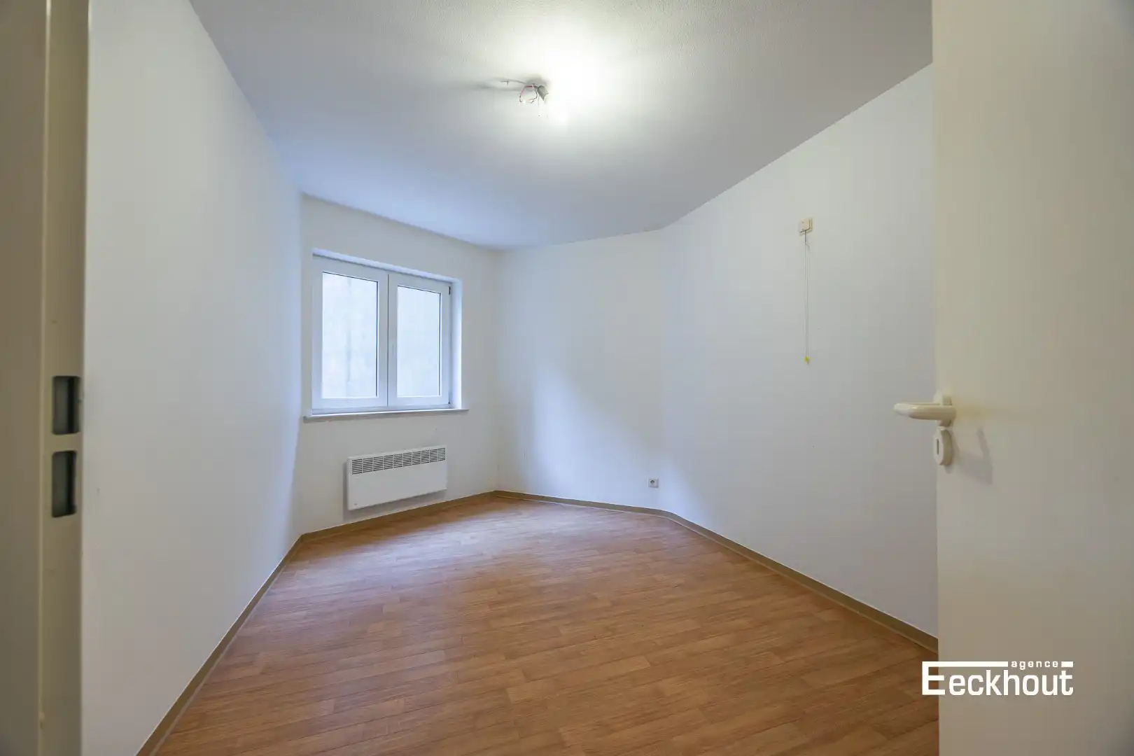 Instapklaar 2 slaapkamer appartement met terras in Oostende foto 9