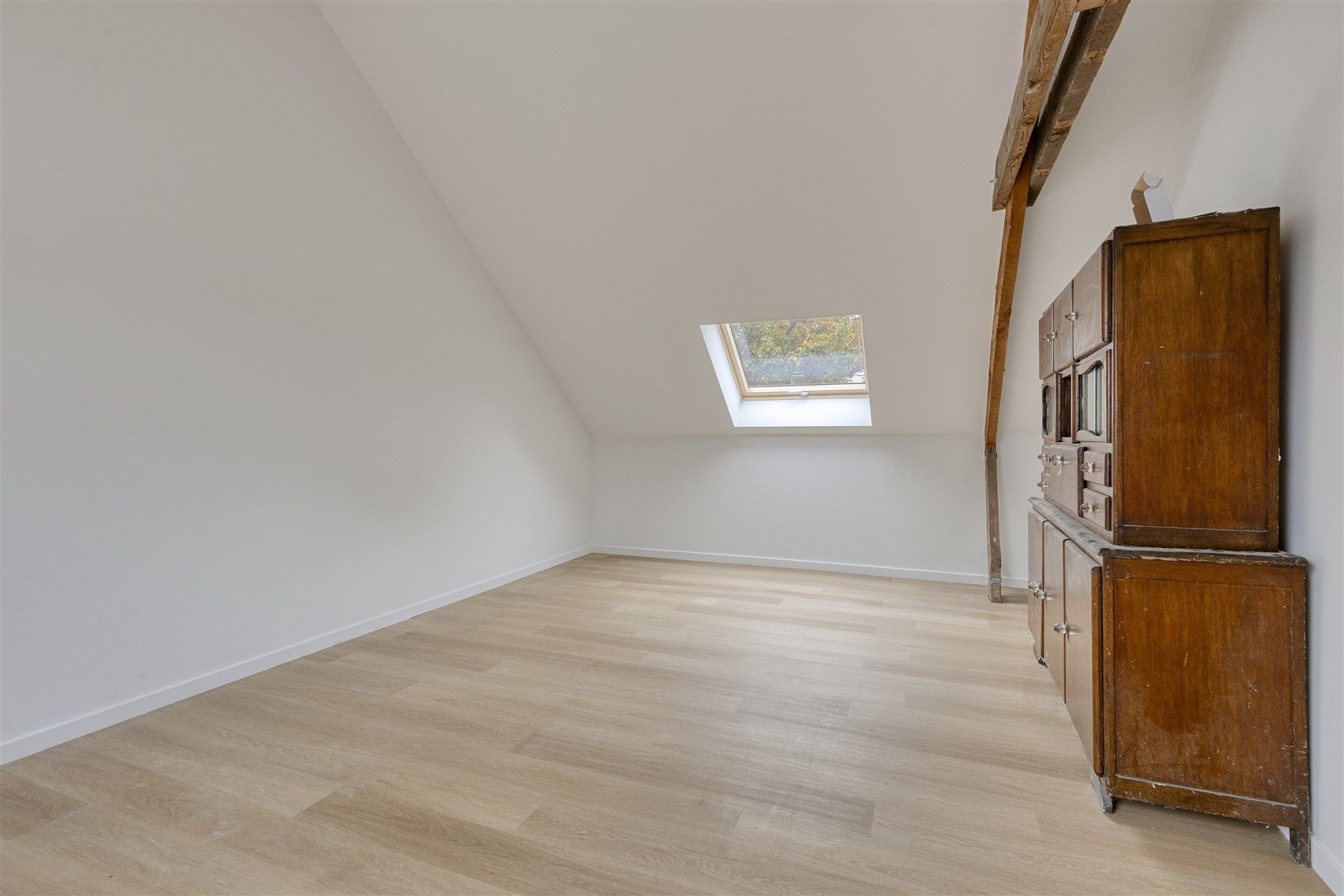 Luxueuze woning met riante tuin te Sint-Lievens-Houtem foto 21