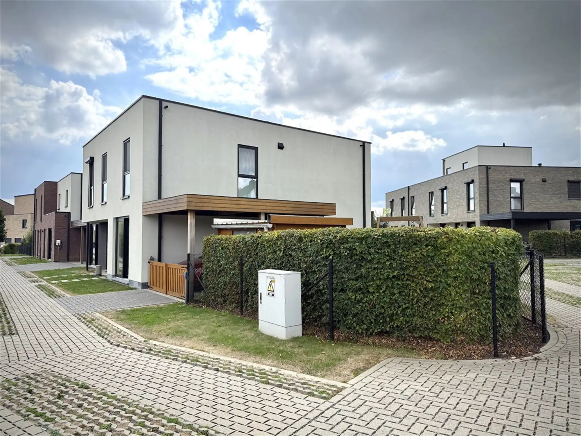 Instapklare WONING met 3 slaapkamers, tuin / terras & carport, gelegen in een rustige, kindvriendelijke buurt foto 3
