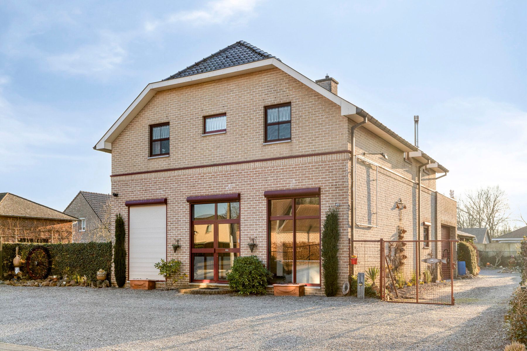 Prachtig alleenstaand 2-slaapkamer appartement met carport. foto 3