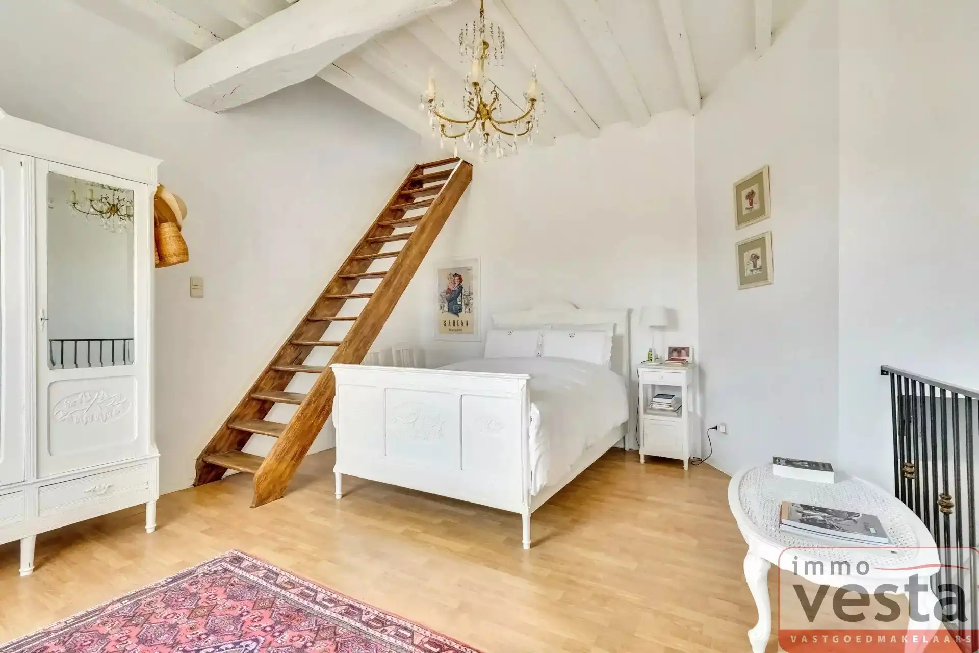 Karaktervolle woning met zwembad en ingerichte leefzolder foto 19