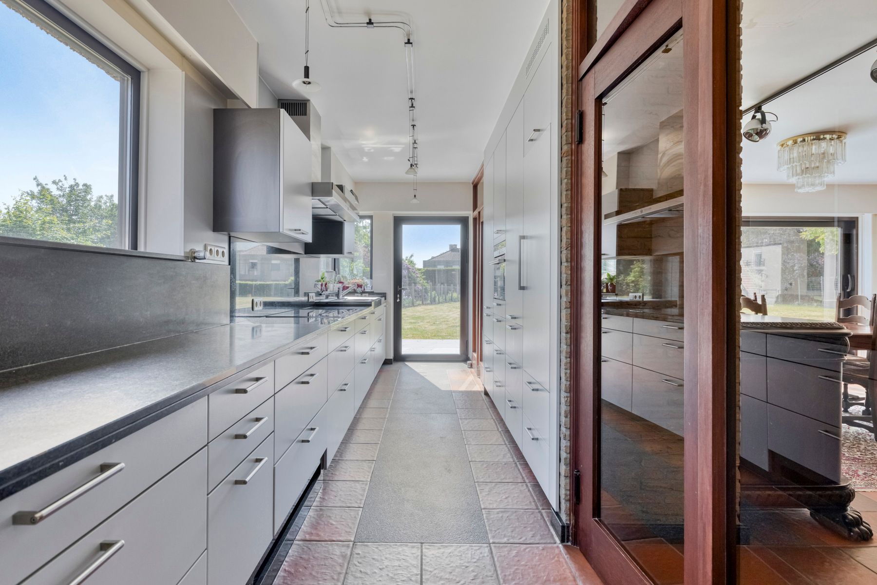 Architecturale parel met 3slaapkamers en garage op 14a 42ca! foto 10