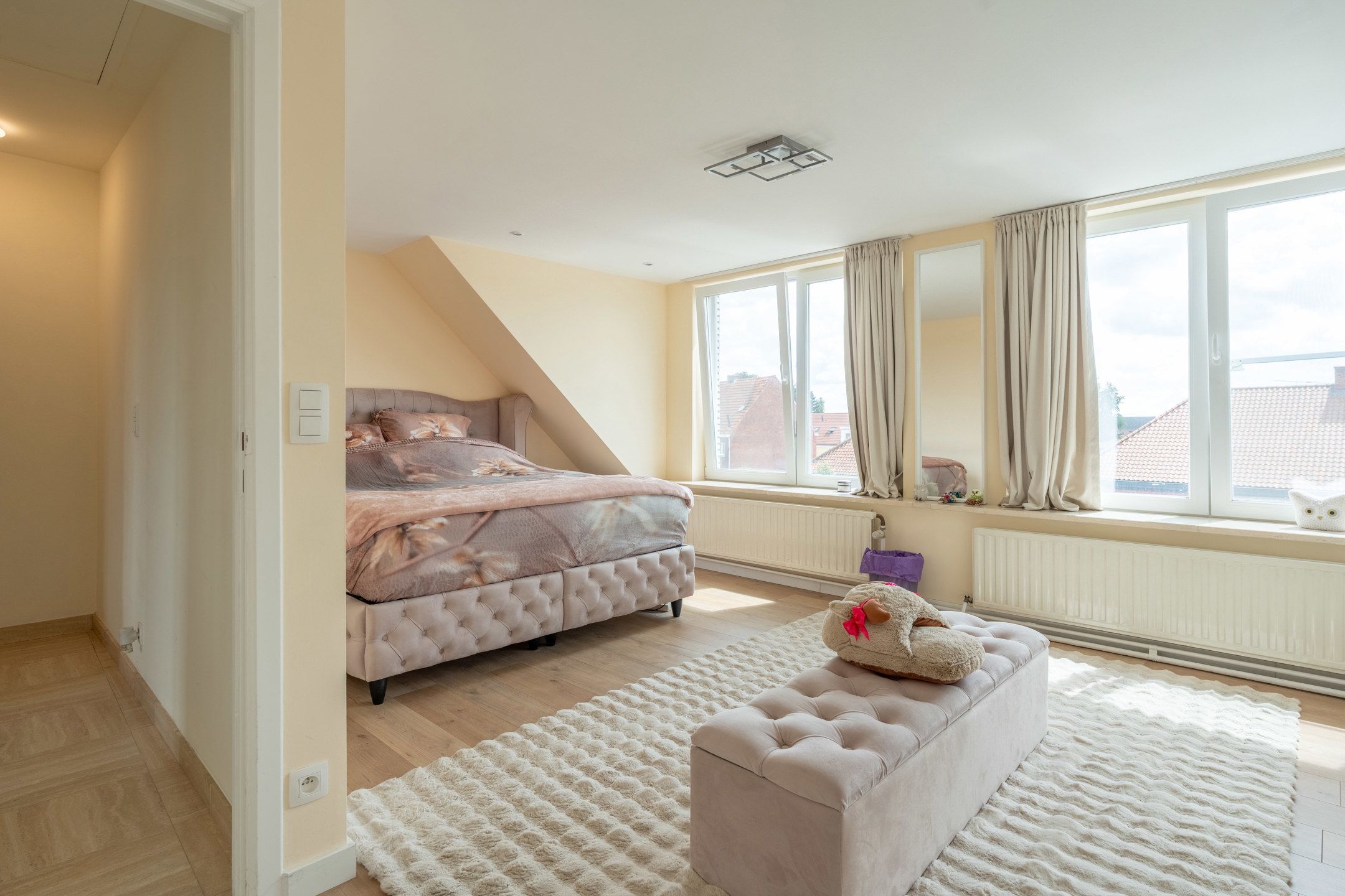 Volledig vernieuwde  woning/kantoor/handelspand met 5 slpks foto 17