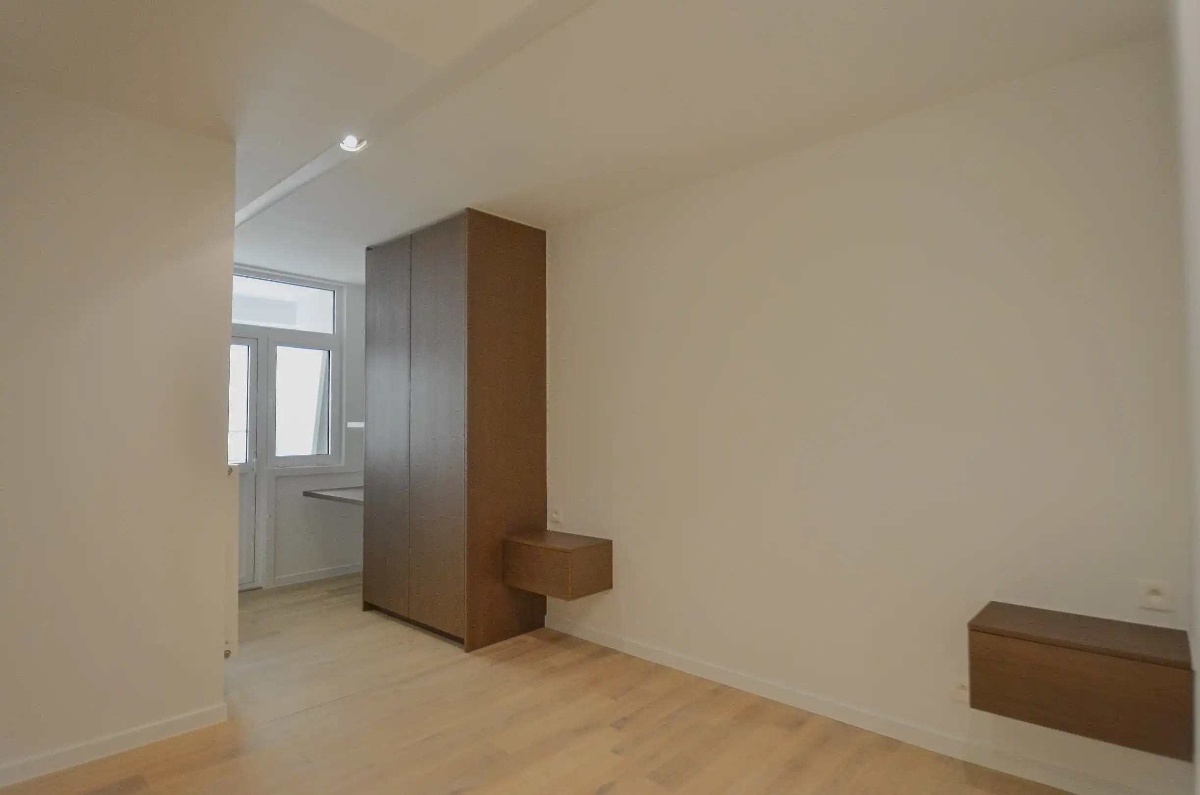 Exclusief – Stijlvol volledig gerenoveerd appartement met frontaal zeezicht. foto 17