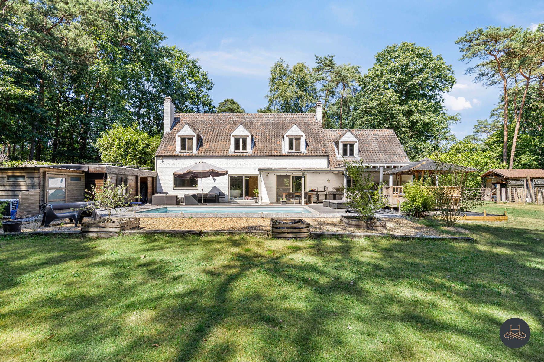 Unieke gerenoveerde villa in het groen met prachtig zwembad foto 6