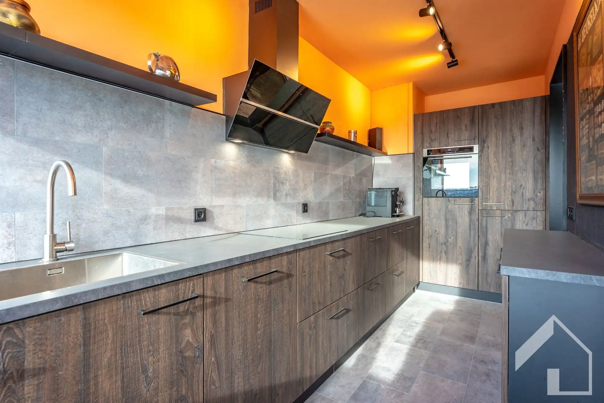 Gerenoveerd appartement met 2 slaapkamers, autostaanplaats en een terras met ruim zicht foto 5