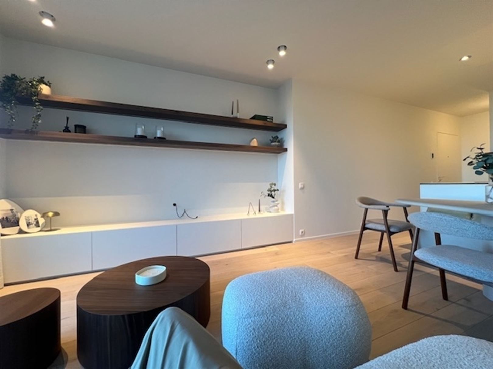 Mooi gelijkvloers appartement met 1 slaapkamer, terras vooraan, terras achteraan foto 2