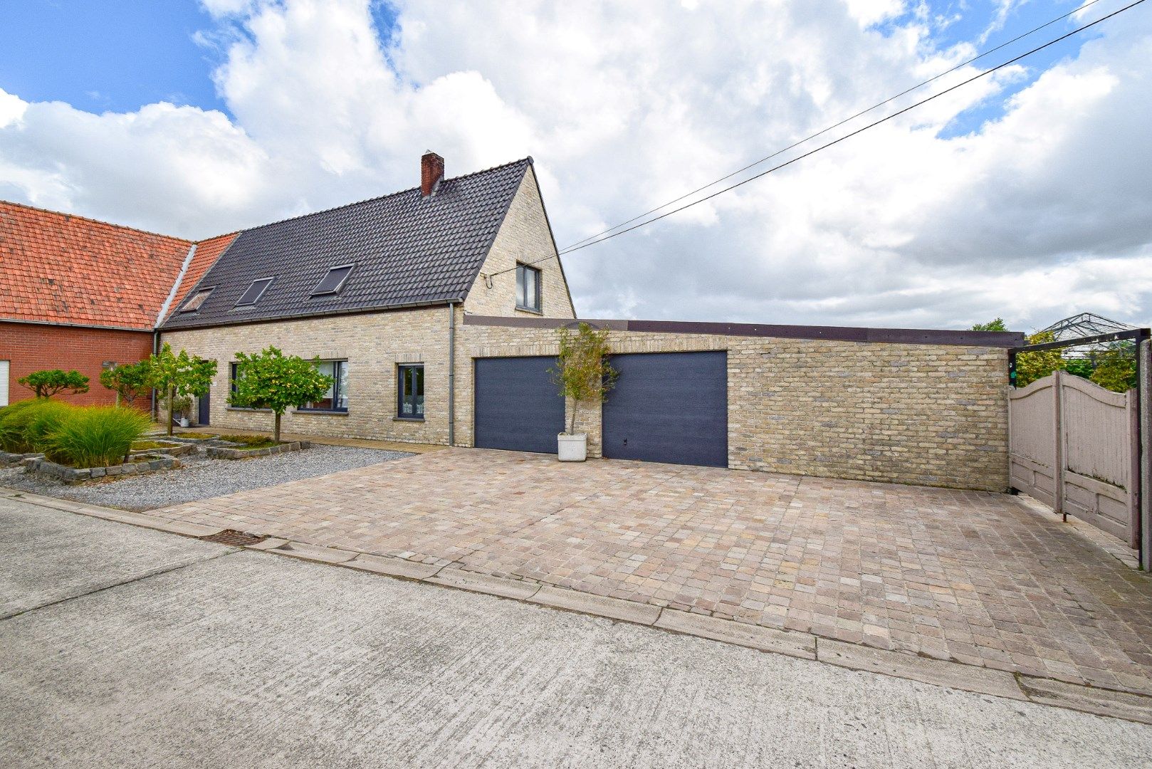 Rustig gelegen halfopen gezinswoning met ruime tuin en garage foto 24