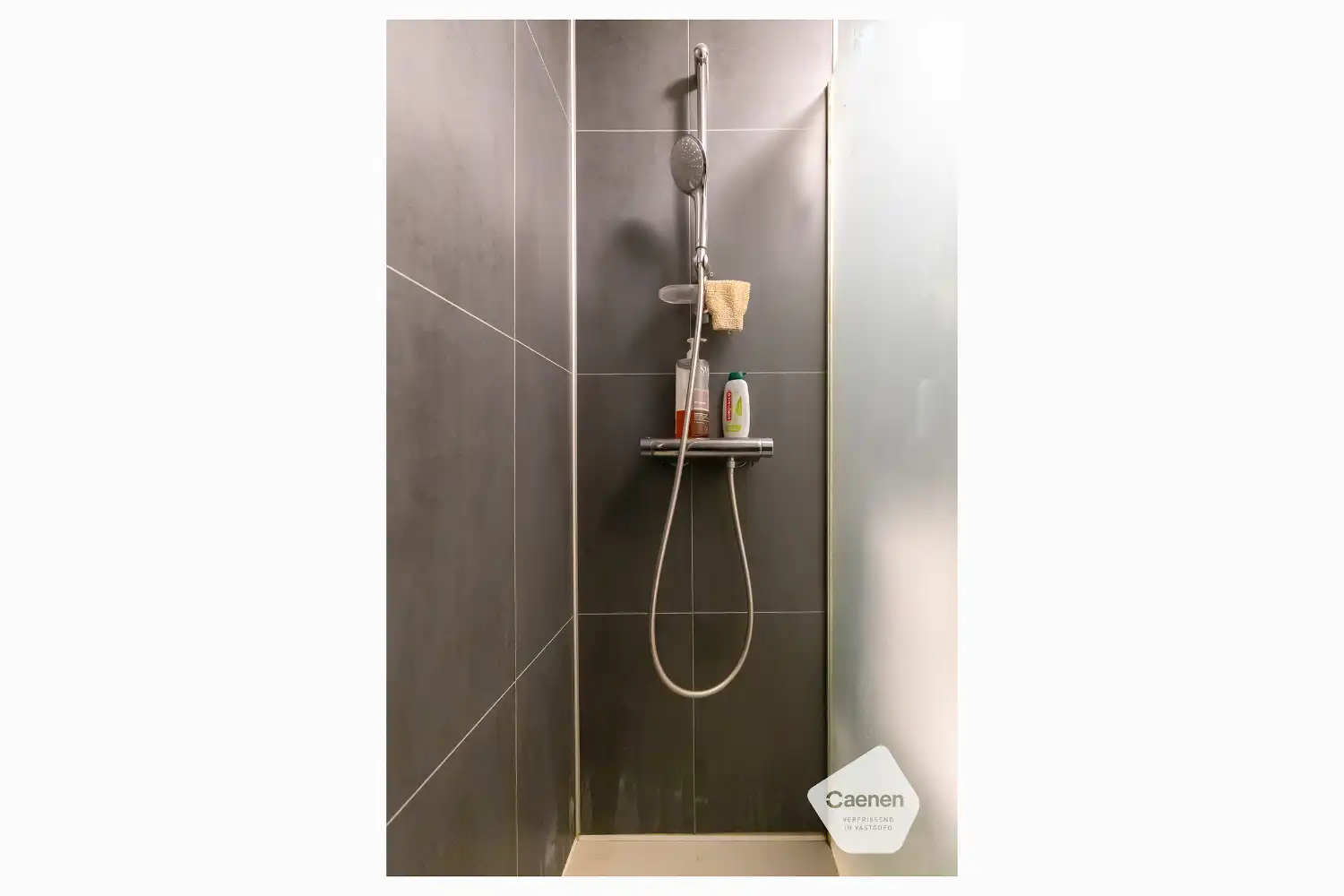 Instapklare studio met prachtig zicht over het stationsplein foto 9