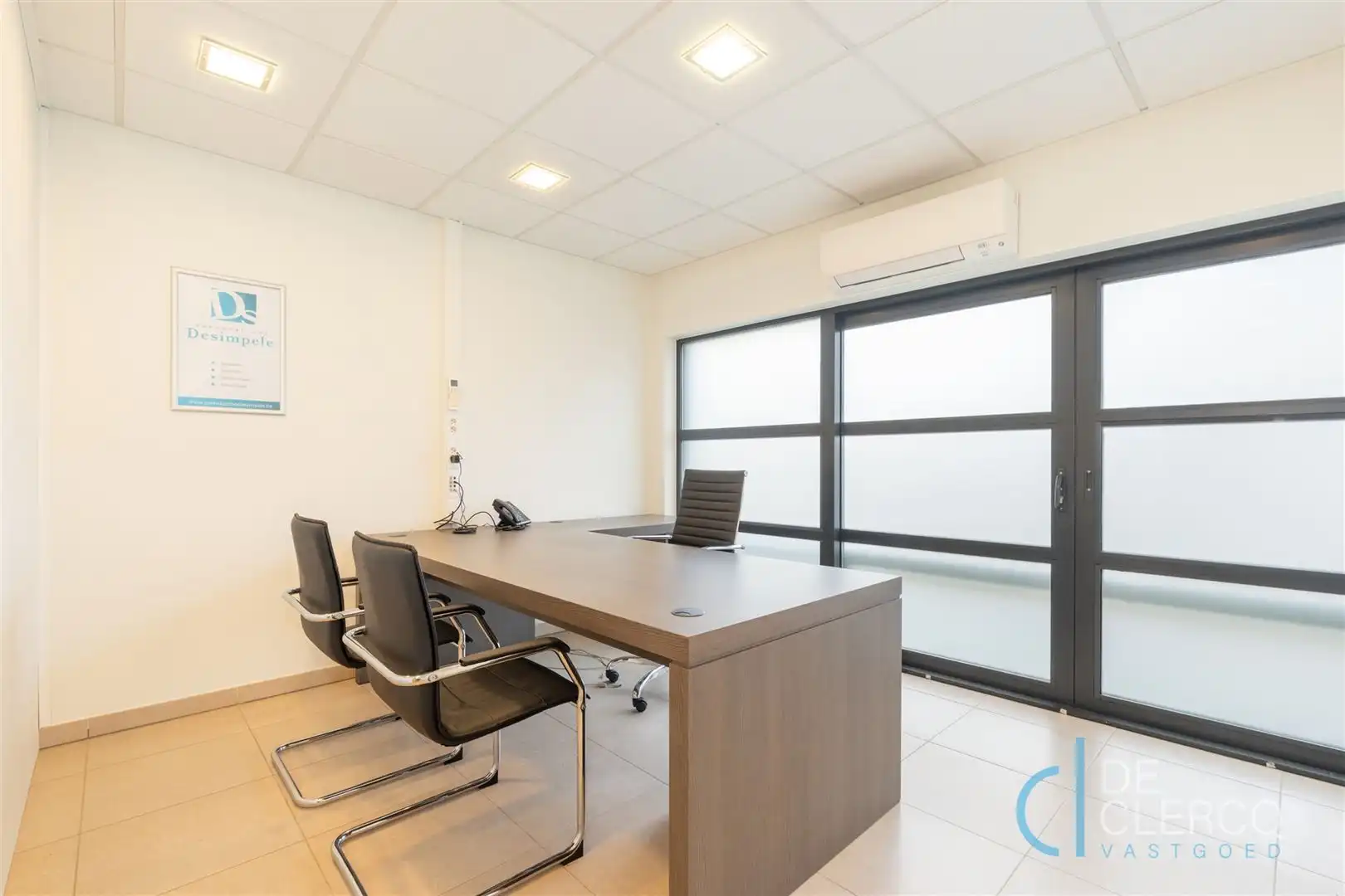 Tijdloos kantoor te koop aan parking in centrum Lochristi!  foto 8