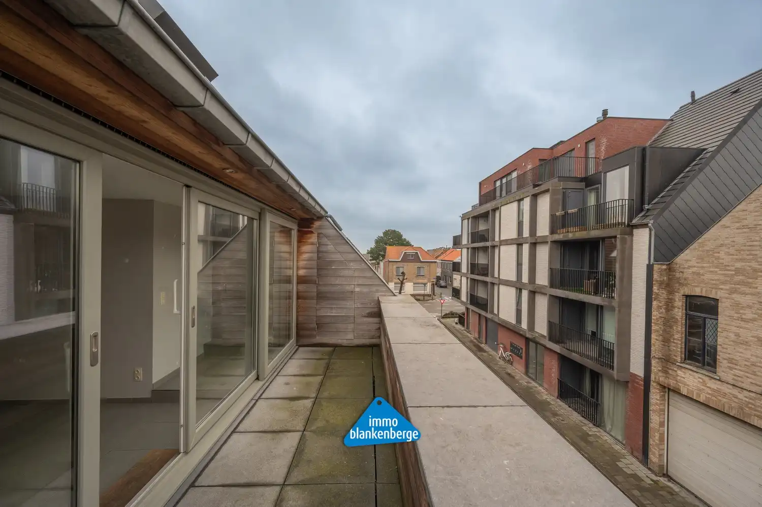 Recent zeer ruim duplex appartement in Uitkerke foto 2