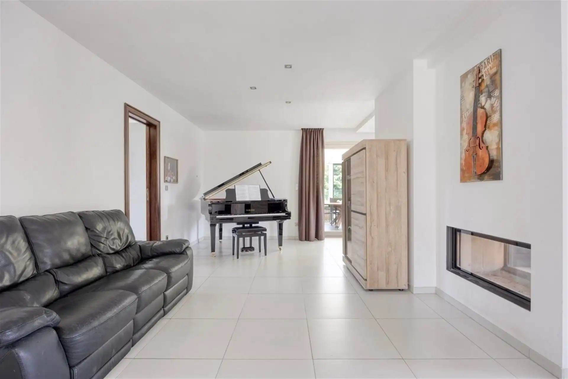Instapklare villa met zwembad. Landelijke ligging in Leut. foto 11