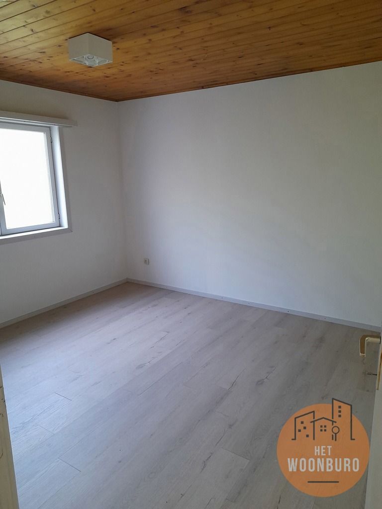 Bungalow met 1 slpk en ruime tuin (10 are) foto 5