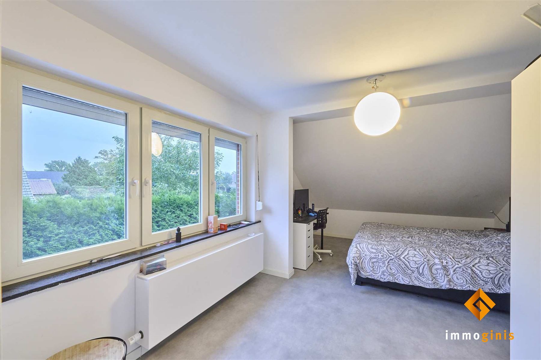 Ruime, gerenoveerde woning met 6 slaapkamers en loods (180m²) op een perceel van 71a44ca. foto 15