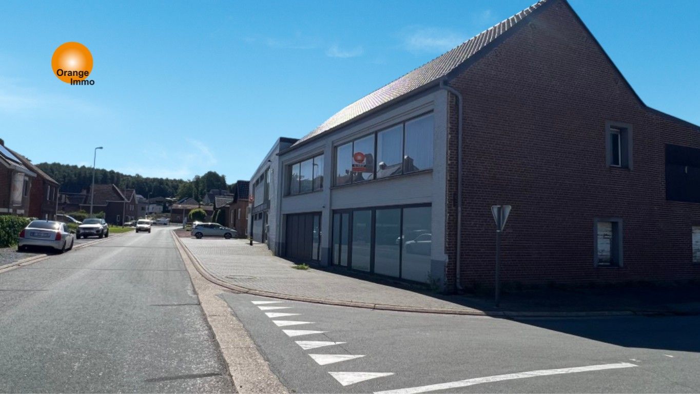 Aantrekkelijk ruim bedrijfspand met loods, gelegen in het centrum van Opoeteren. foto 5