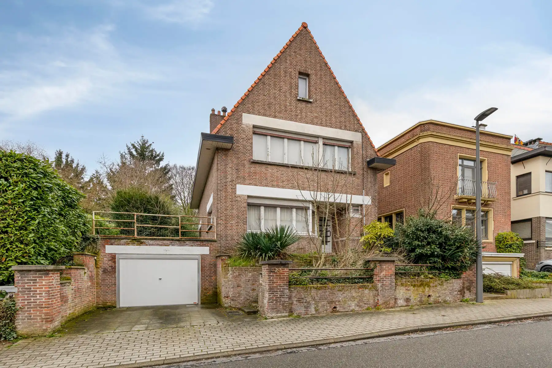 Te renoveren charmante woning met 3 (mogelijk 4) slaapkamers foto 2