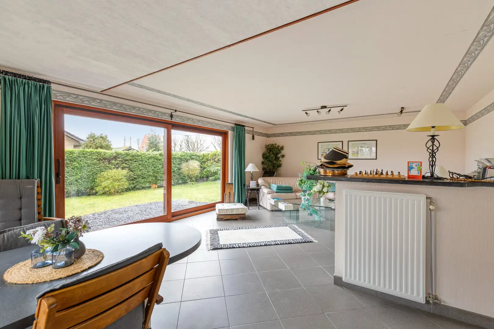 Ruim gelijkvloers appartement met grote tuin in een residentiële wijk ! foto 18