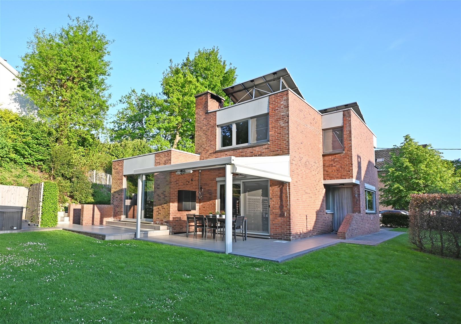 Gerenoveerde gezinswoning met groen zicht foto 27