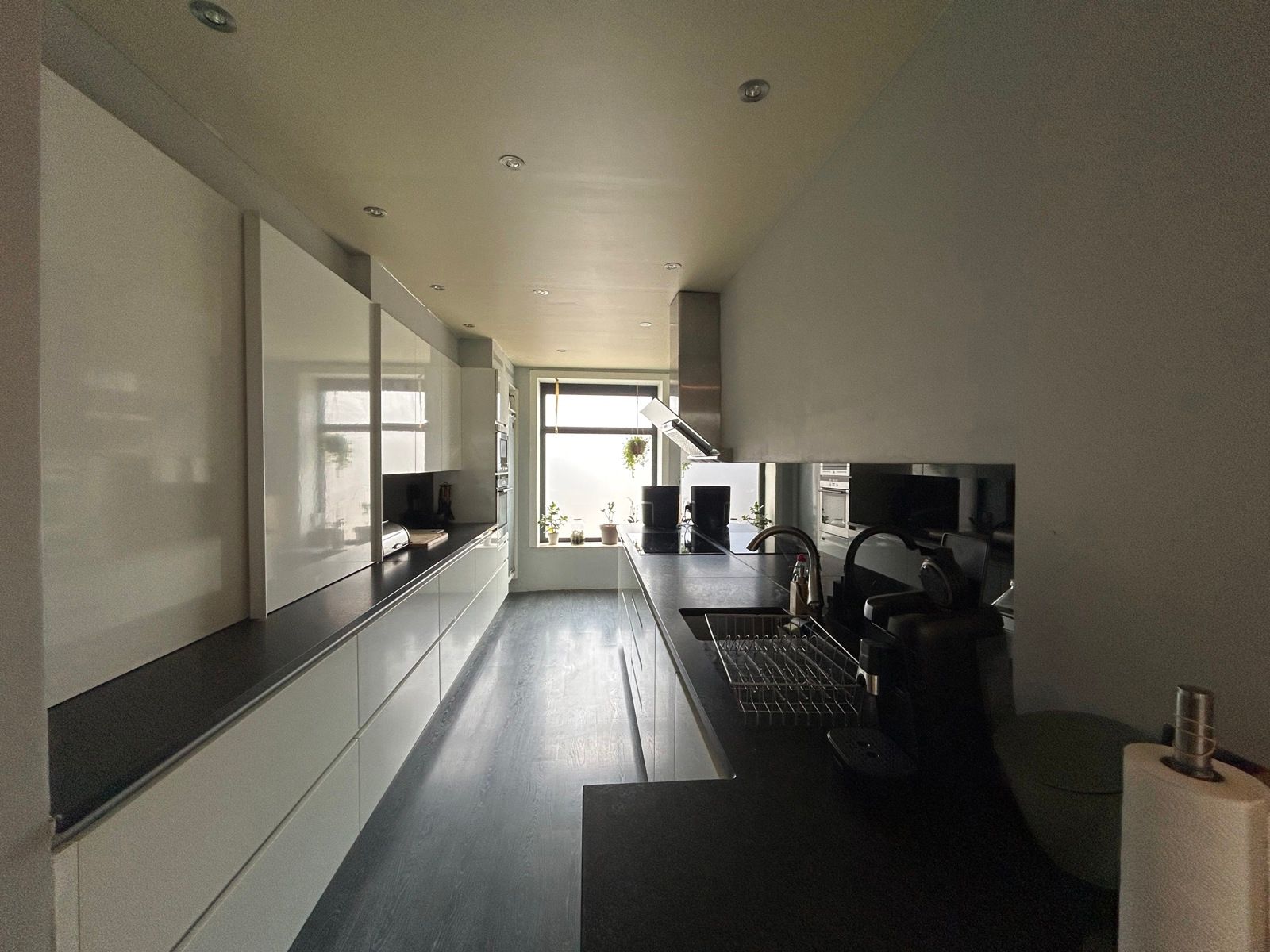 Op te frissen/ te renoveren woning nabij verbindingswegen foto 5