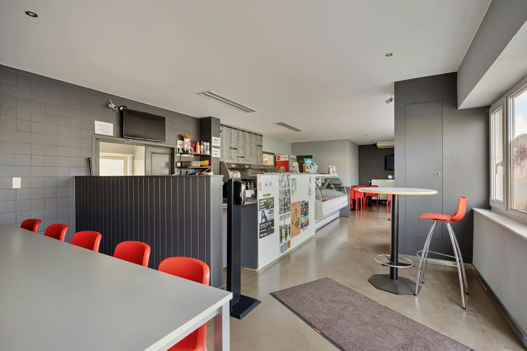 Instapklaar handelshuis op toplocatie in Dilsen te koop foto 12