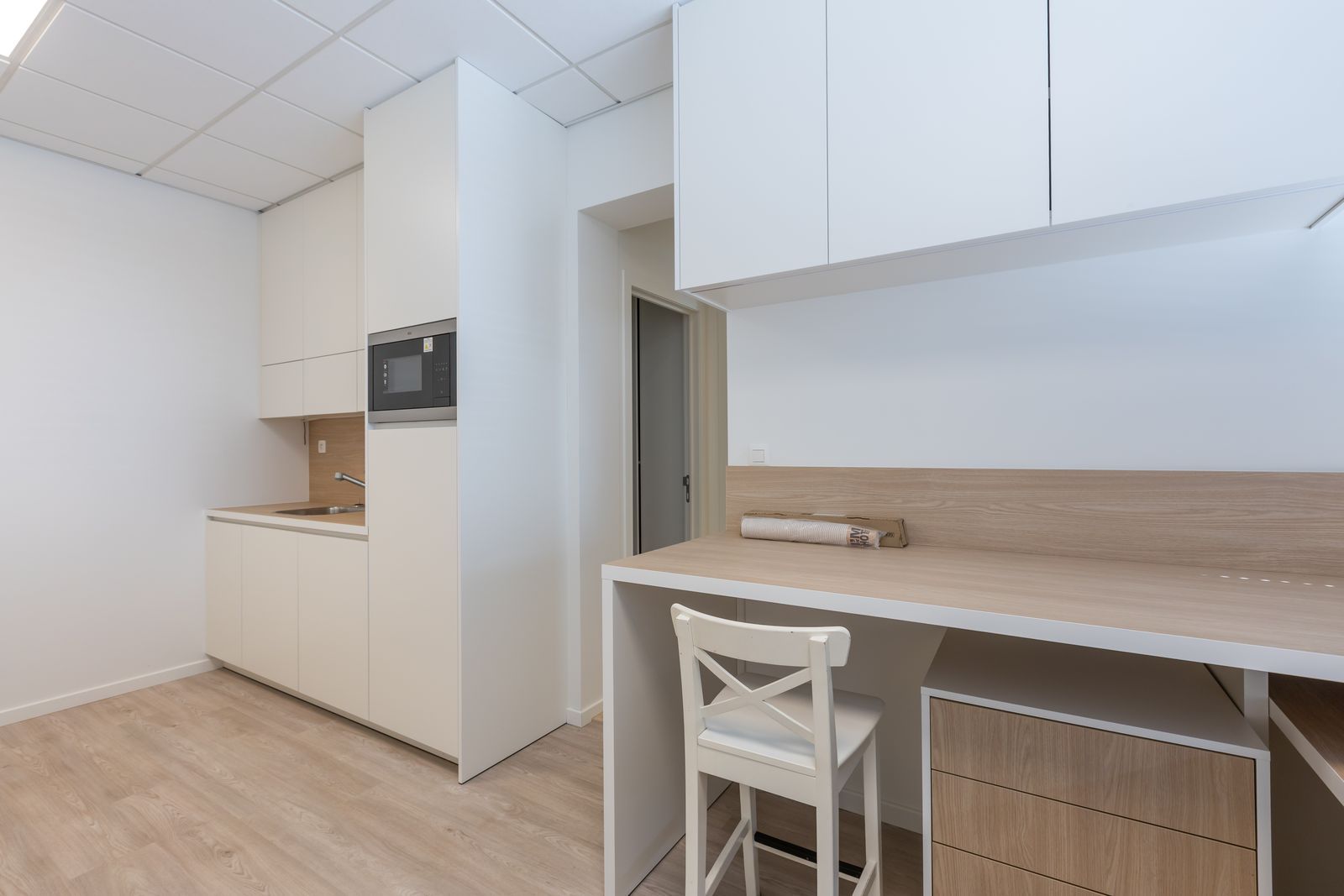 Grote eigendom met winkel, 2 appartement én prachtige loods foto 16