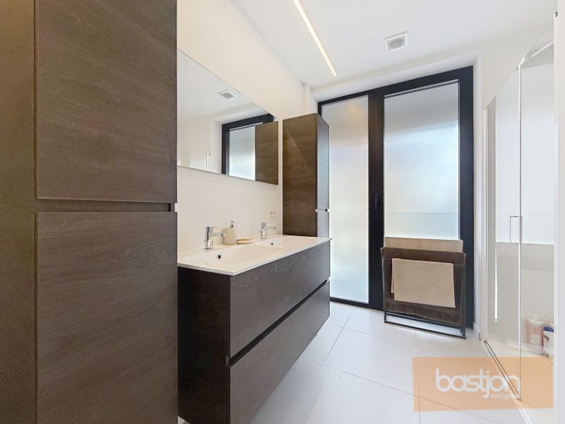 🏡 Uniek triplex appartement te huur in hartje Kortrijk! foto 18