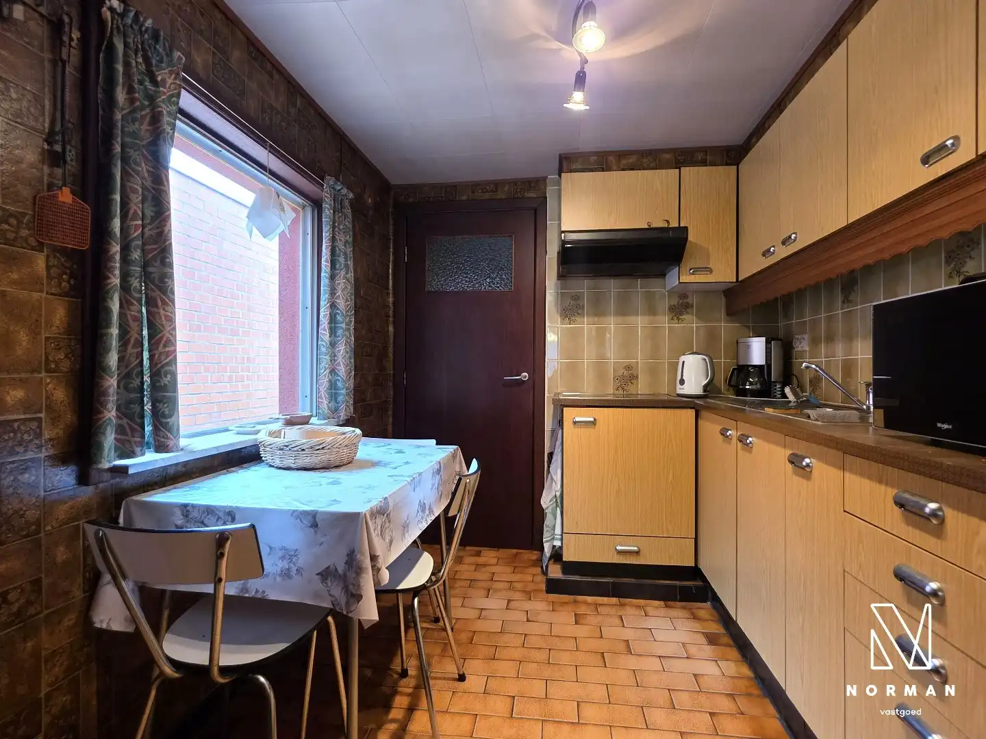Centraal gelegen woning met grote garage/atelier met uitweg te Kuurne foto 6