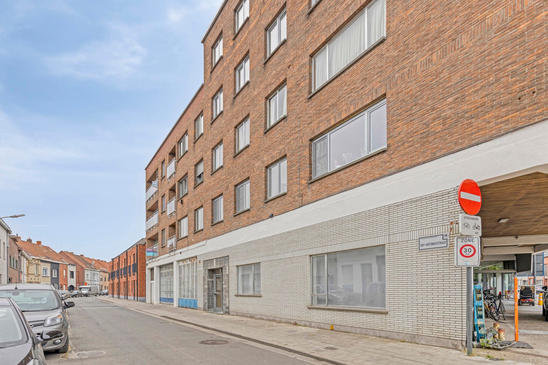 Gezellig instapklaar appartement met ondergrondse standplaats ! foto 18