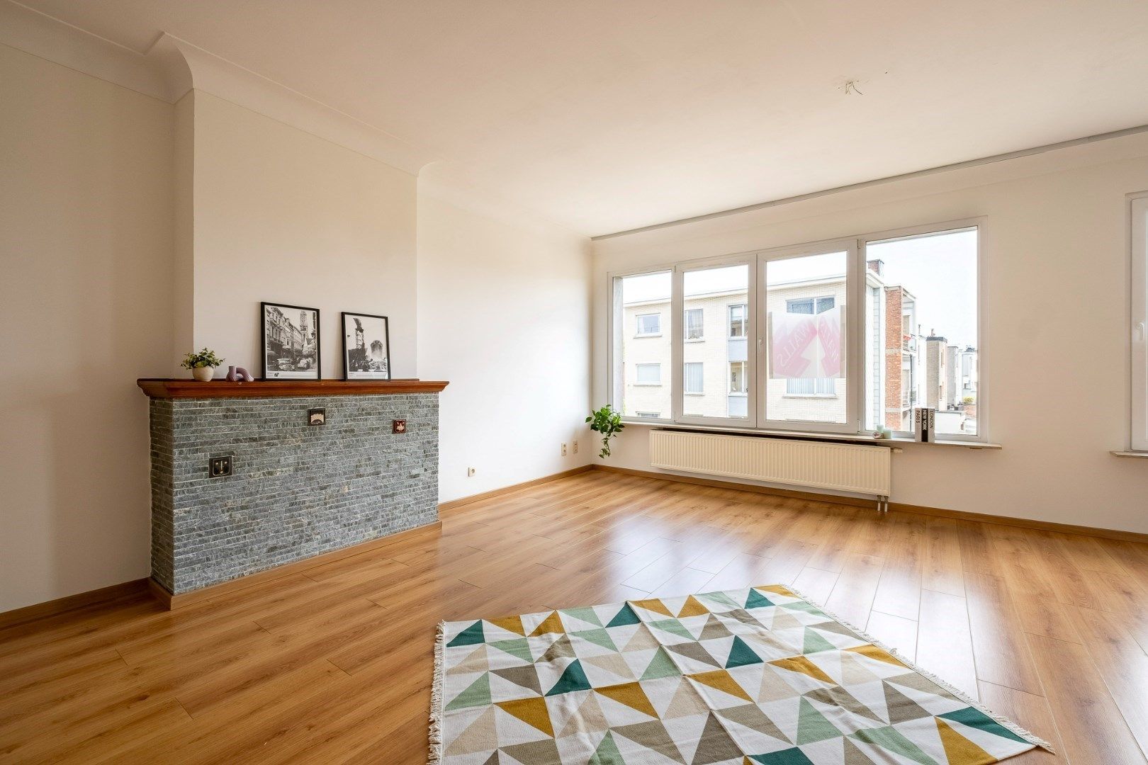 Zonnig en ruim, volledig gerenoveerd appartement in een goede en rustige buurt.  foto 4