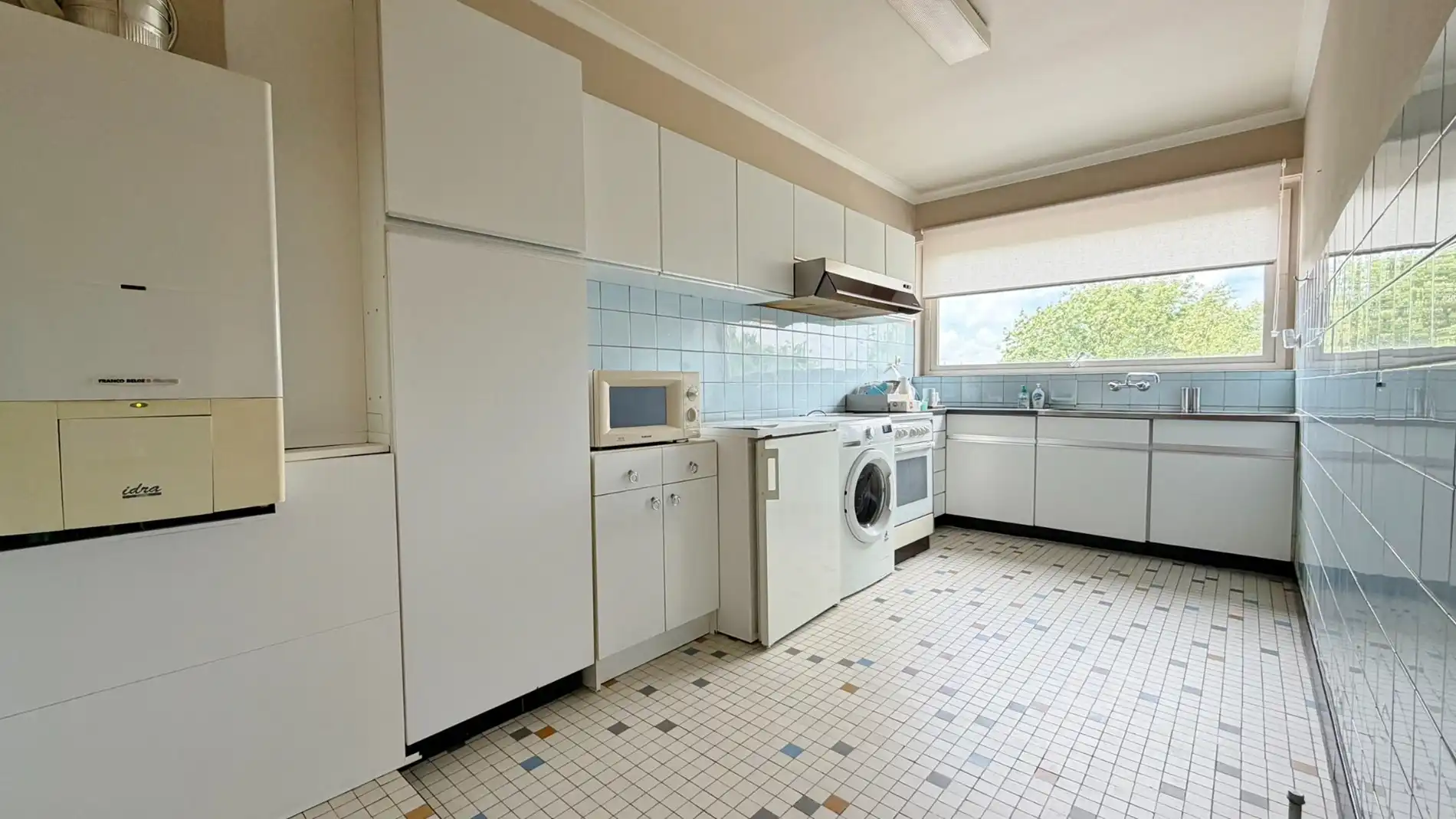 Centraal gelegen appartement met garage en berging foto 8