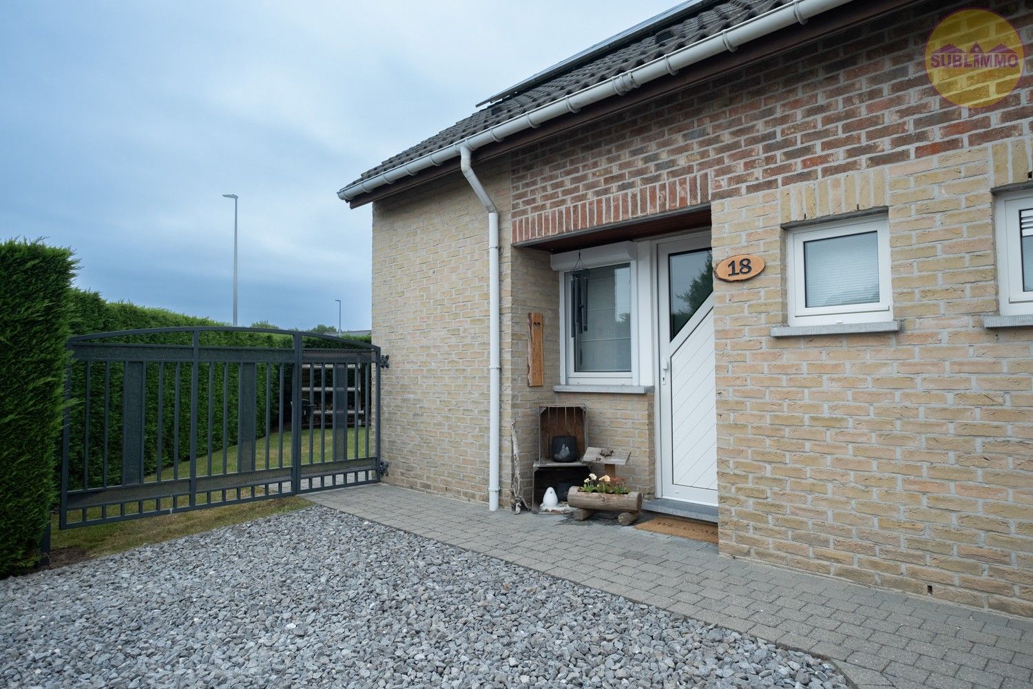 Rustig gelegen en instapklare woning met 3 slaapkamers op een perceel van 449 m² te Tessenderlo-Ham . foto 3