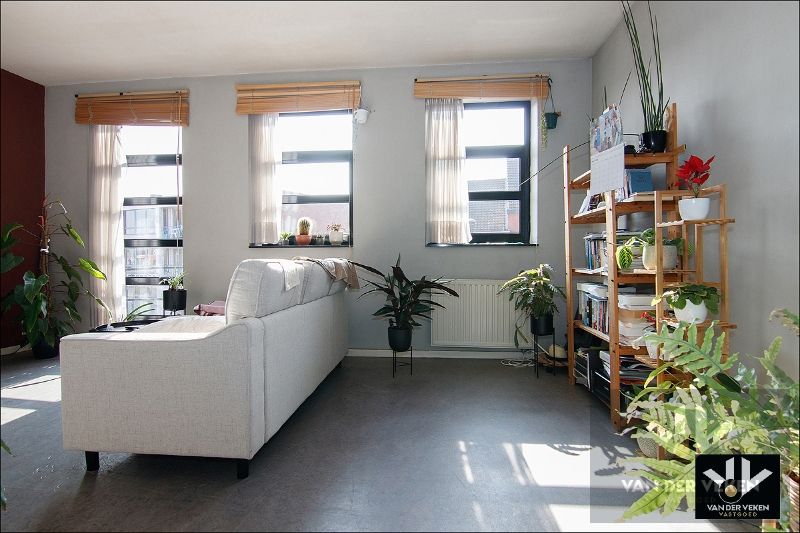 Opbrengsteigendom bestaande uit drie entiteiten: feestzaal/dienstencentrum, kantoorruimte en een duplexappartement kort aan de school en in het centrum van Paal, op een steenworp van het op- en afrittencomplex van de autosnelweg E313! foto 5