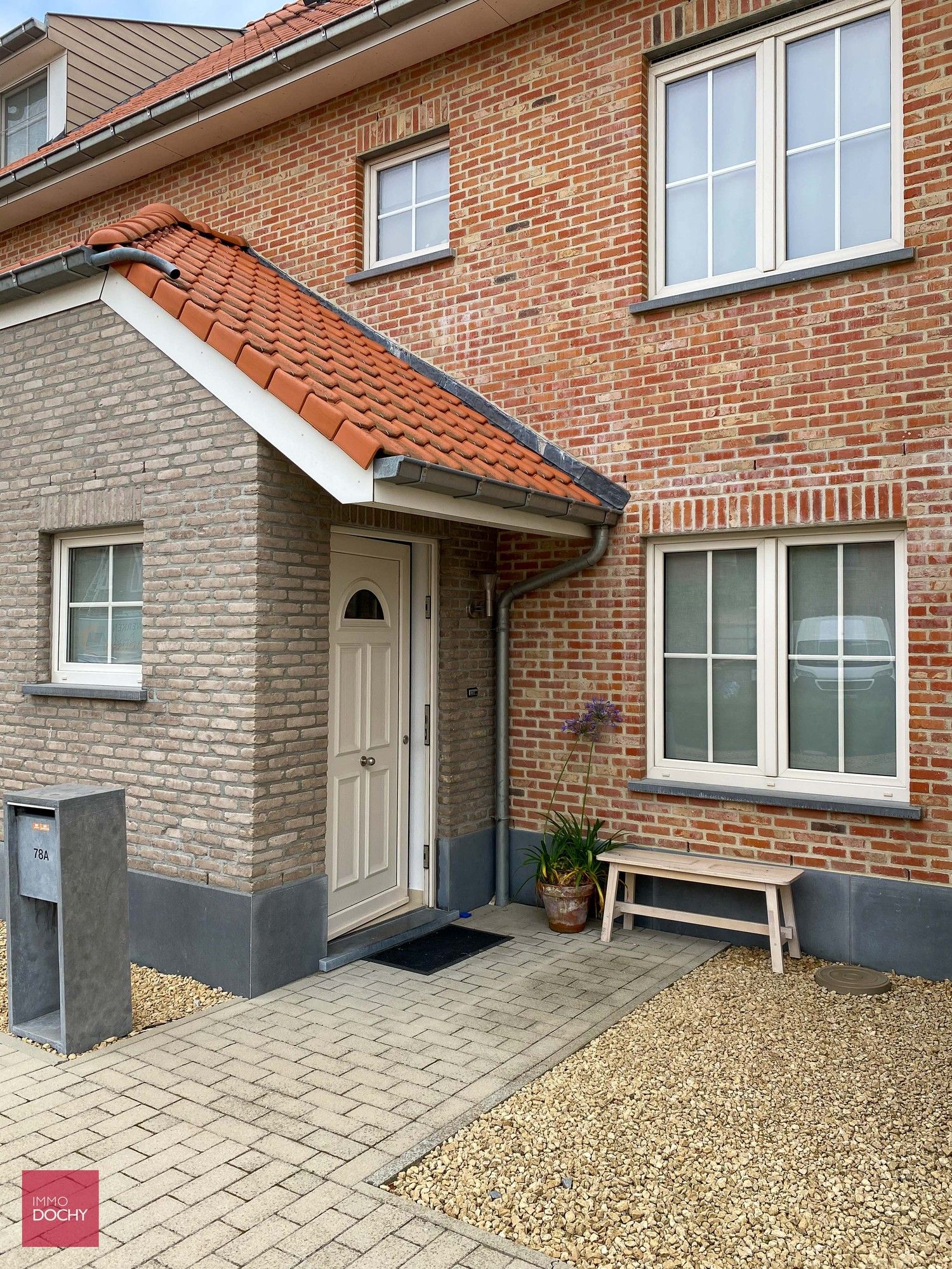 Mooie instapklare recente woning | Izegemstraat foto 2
