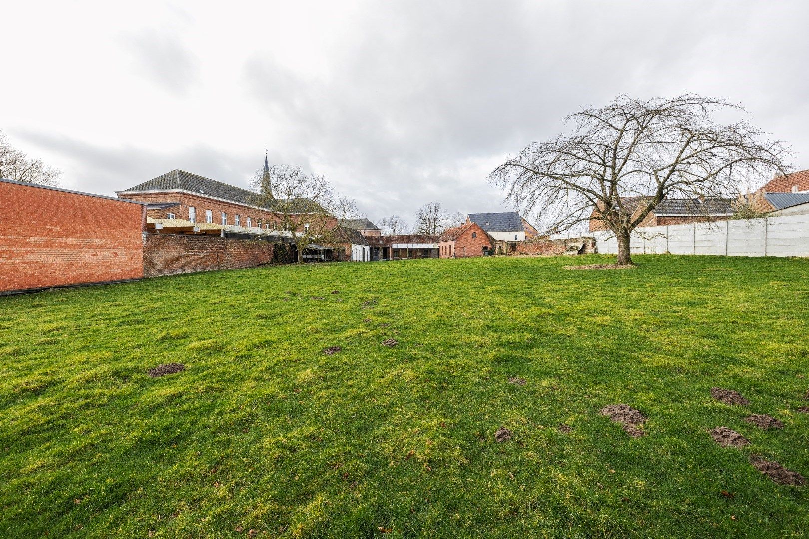 Unieke hoeve in de dorpskern van Steenhuize foto 5