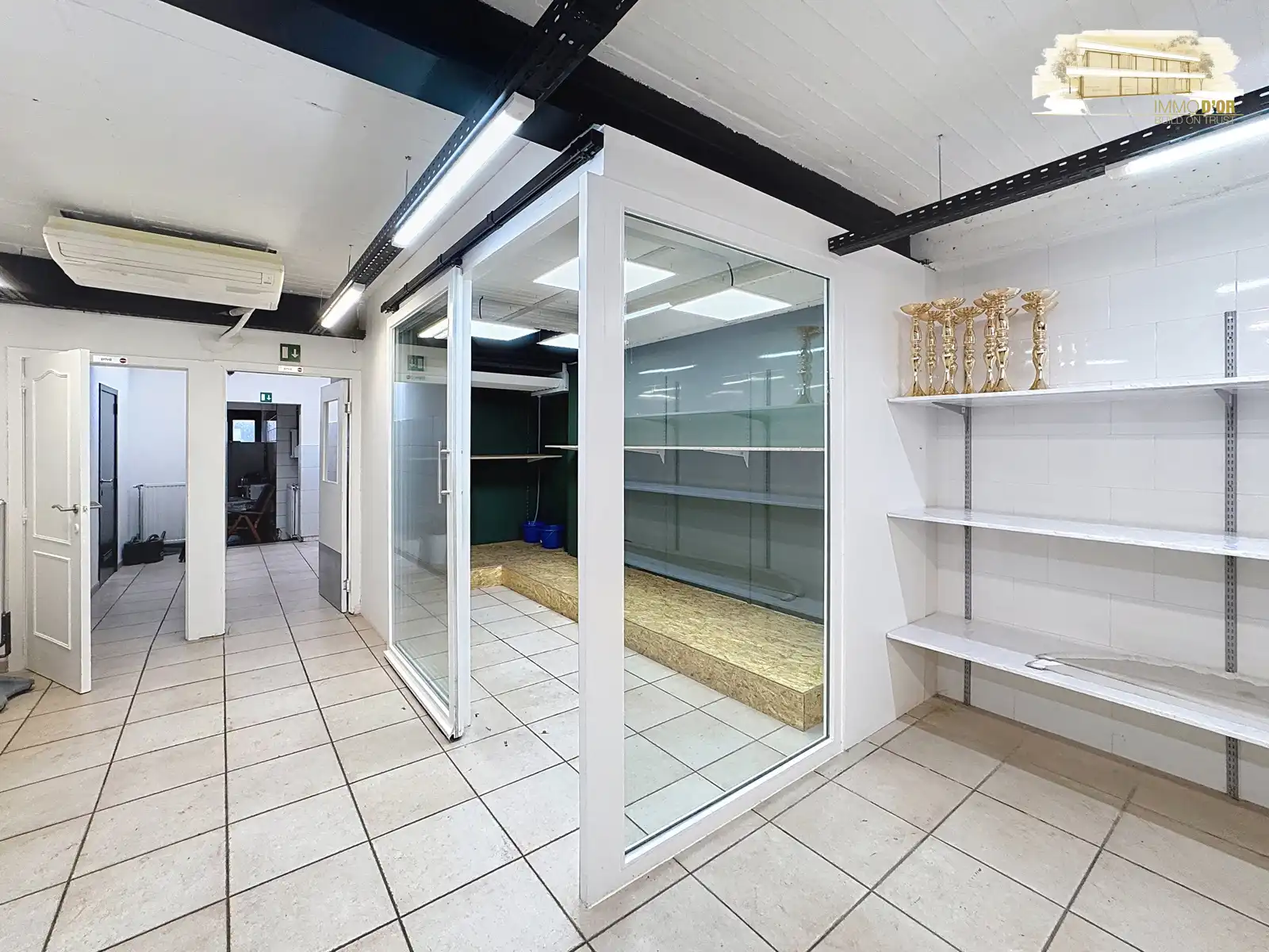 Te koop In hartje Brasschaat handelspand + duplex foto 19