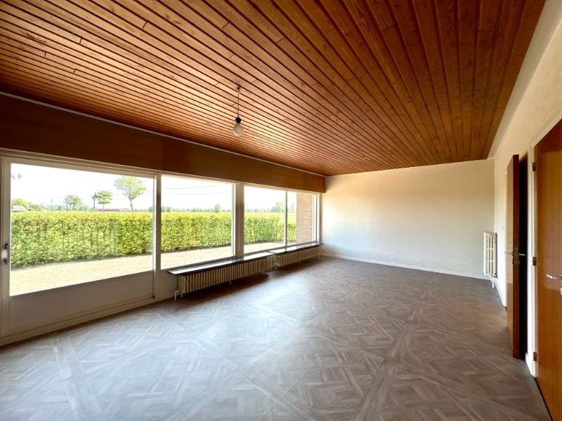 Ruime bungalow met 2 slaapkamers en tuin foto 2