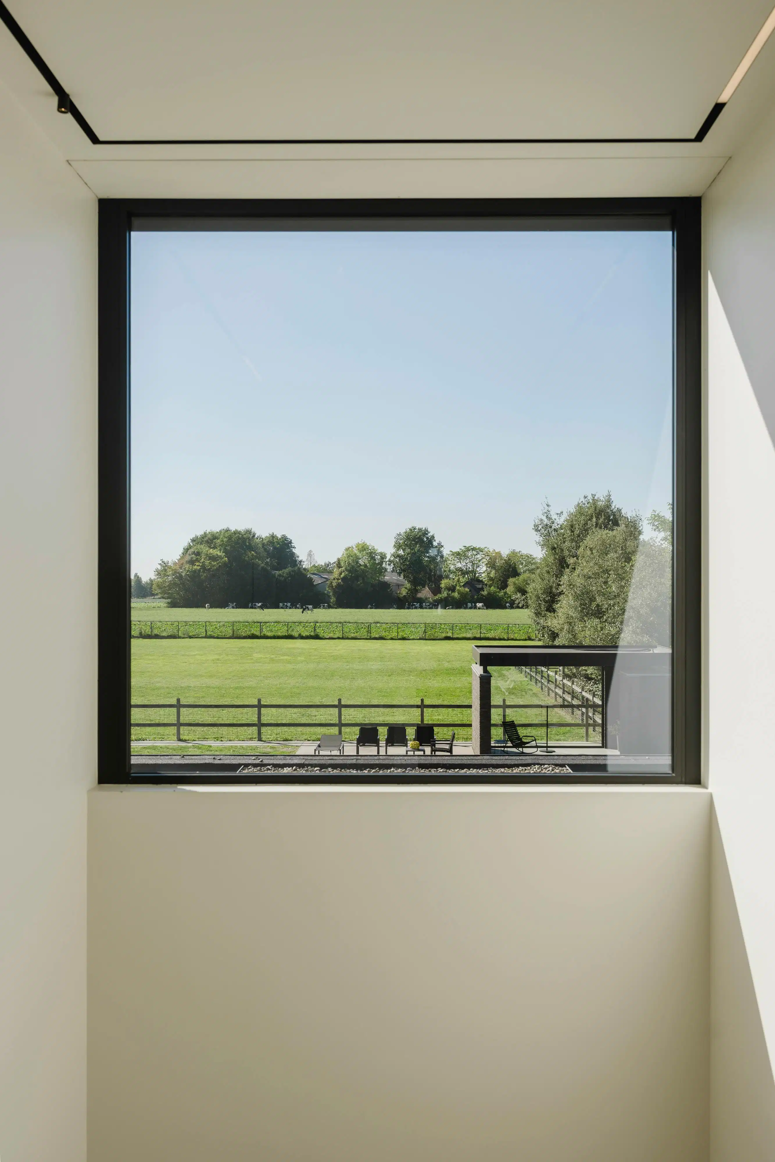 Exclusieve villa met zwembad en paardenstallen in Heule! foto 6
