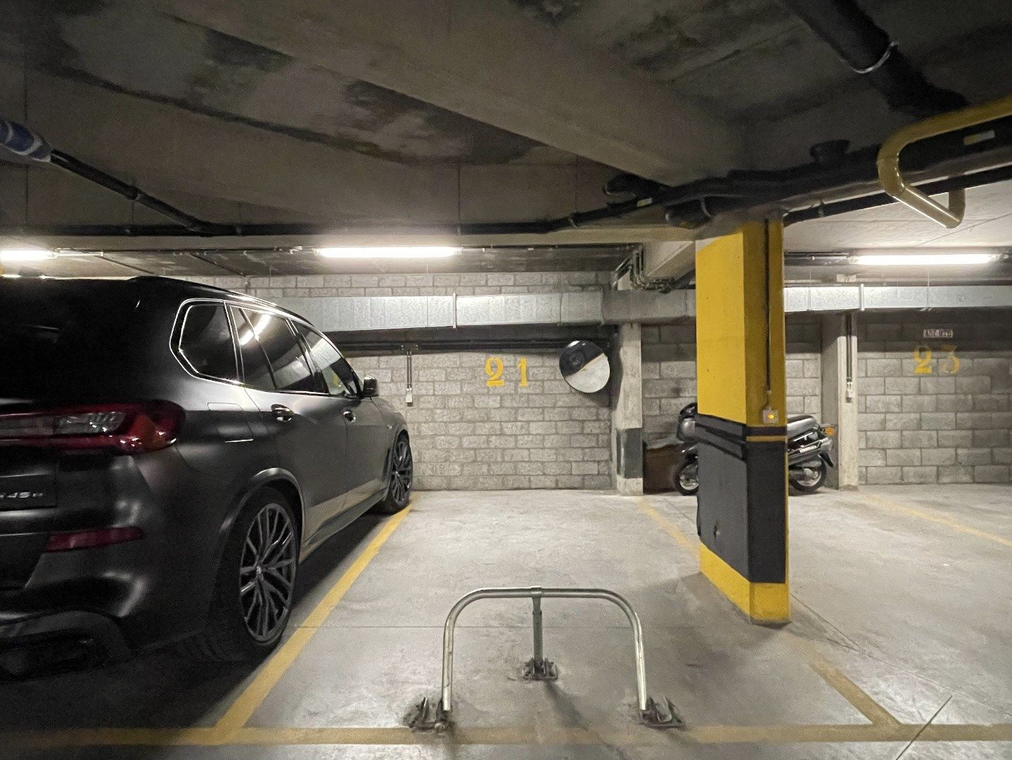 Luxueus ingericht appartement aan de zonnekant van de Dumortierlaan. Parking in het gebouw mgl. foto 21