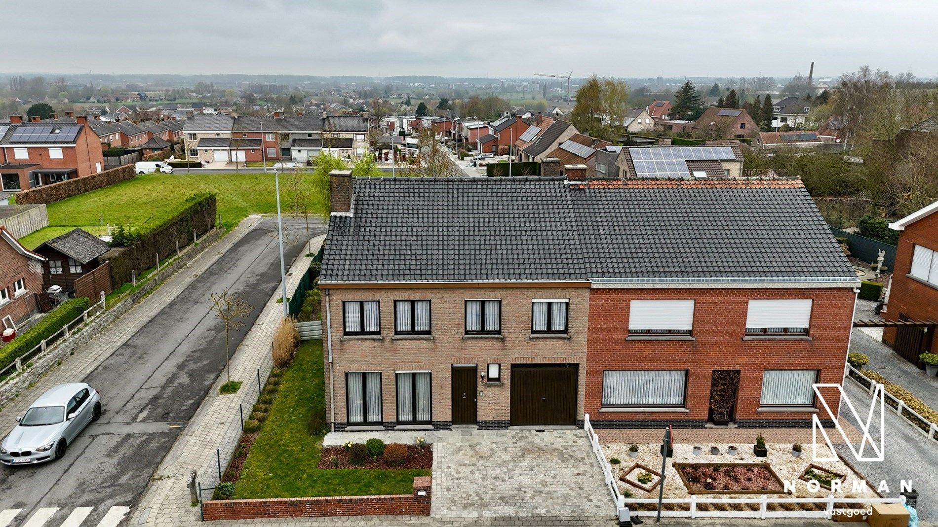 Halfopen woning met 4 slaapkamers en uitweg op toplocatie foto 3