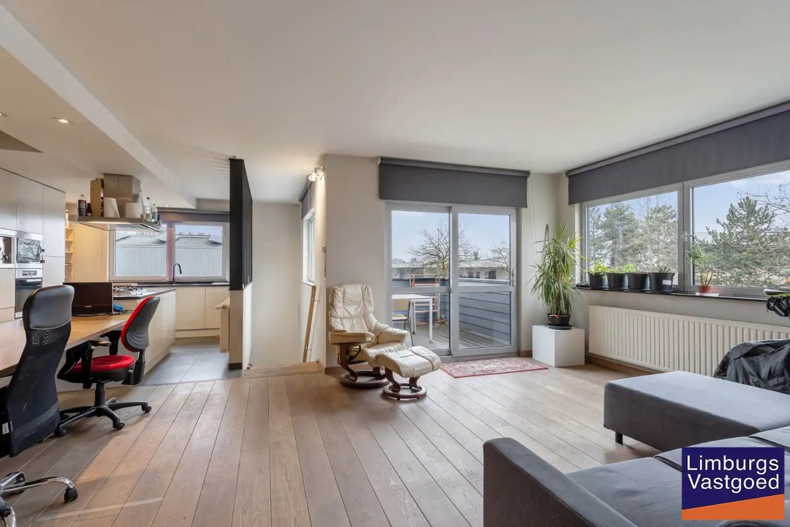 Industrieel gebouw,1.696m², met kantoren 120m² + appartement 120m², Genk-Zuid foto 28