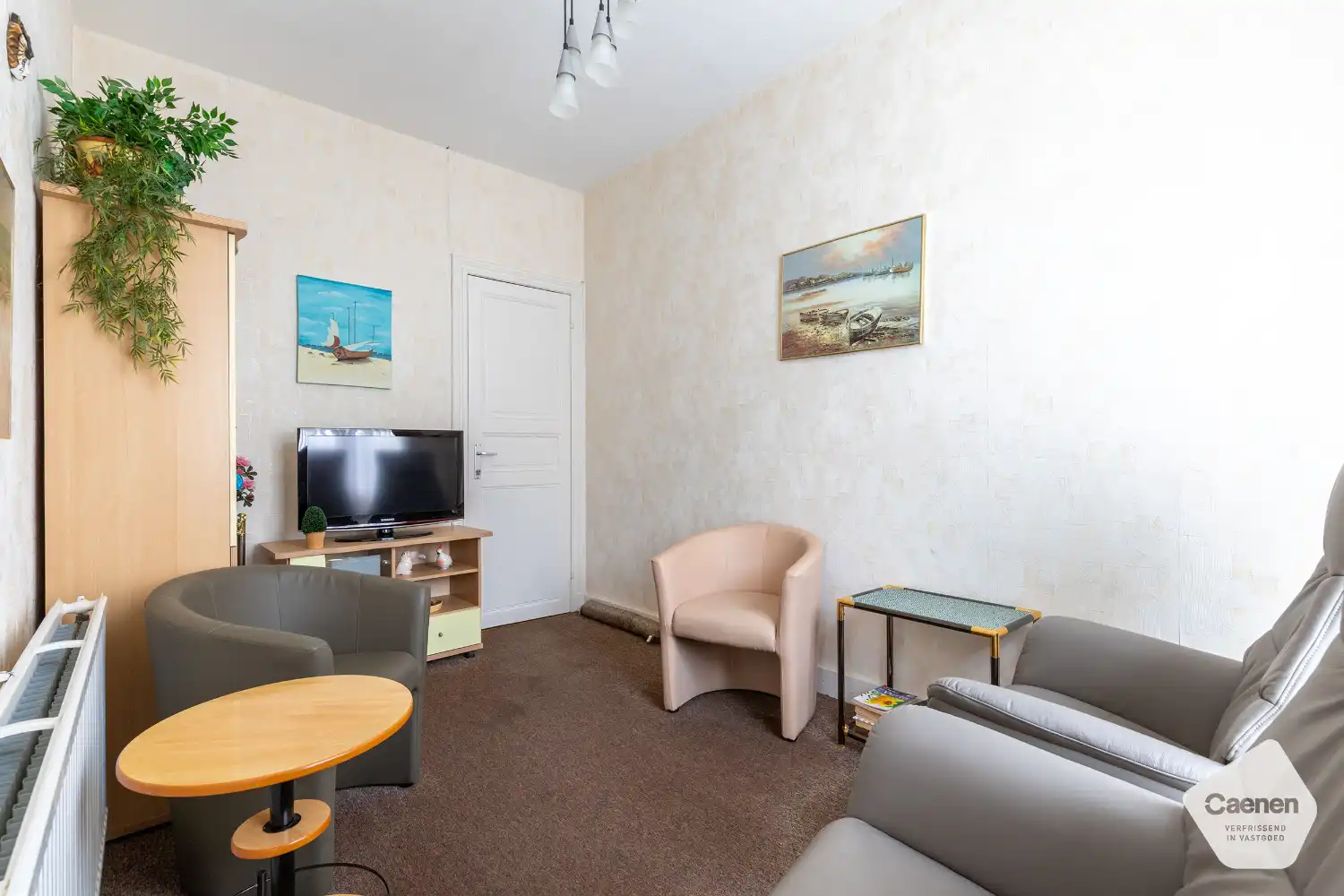 Te renoveren tweeslaapkamerappartement nabij het centrum en het strand foto {{pictureIndex}}