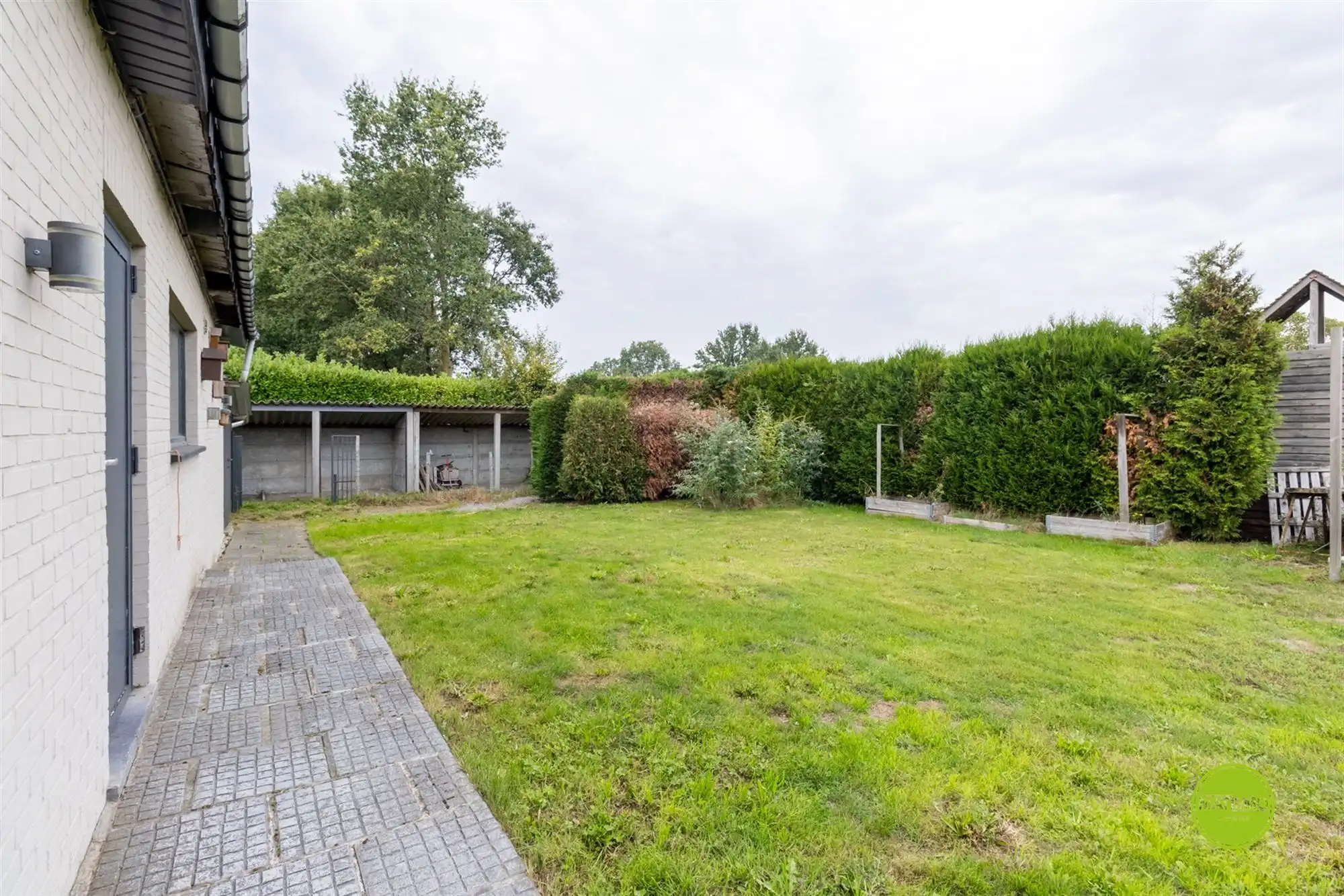 Rustig gelegen, gerenoveerde woning op een ruim perceel foto 19