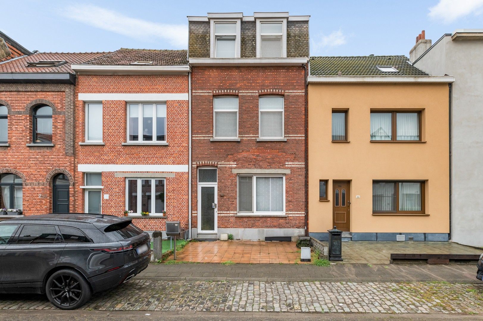 Hoofdfoto van de publicatie: Te moderniseren eengezinswoning in rustige straat in Schoten